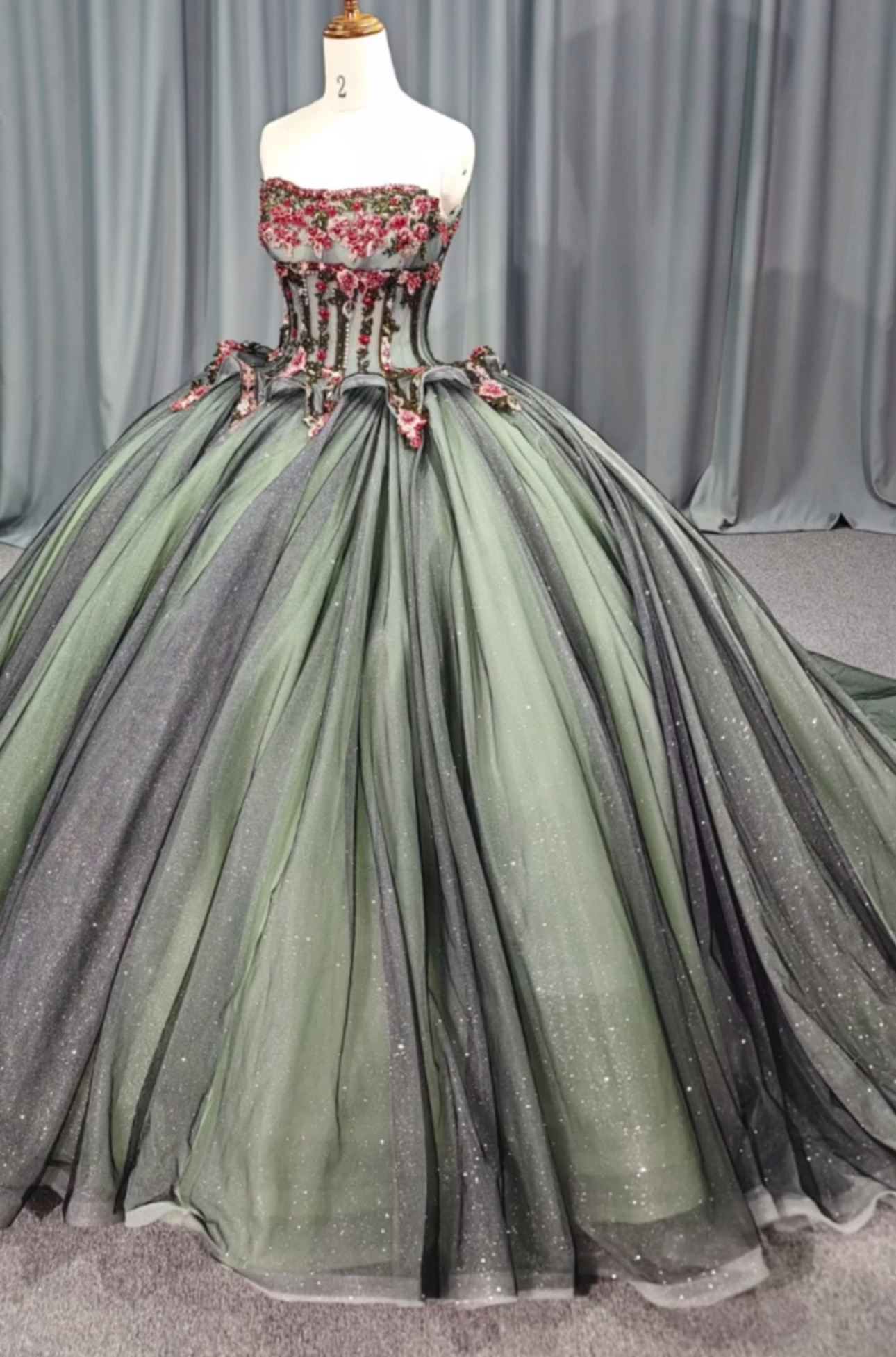 激売れ人気商品　グッリター　ラメ入り　目立つ　パーティードレス結婚式　オリーブグリーン/カーキ　チューブトップ袖無し演奏