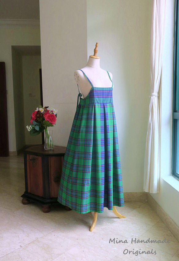 【インドネシア/サロン】インドネシアのグリーン・キャミソールワンピース・シンガポールから送料無料 1枚目の画像