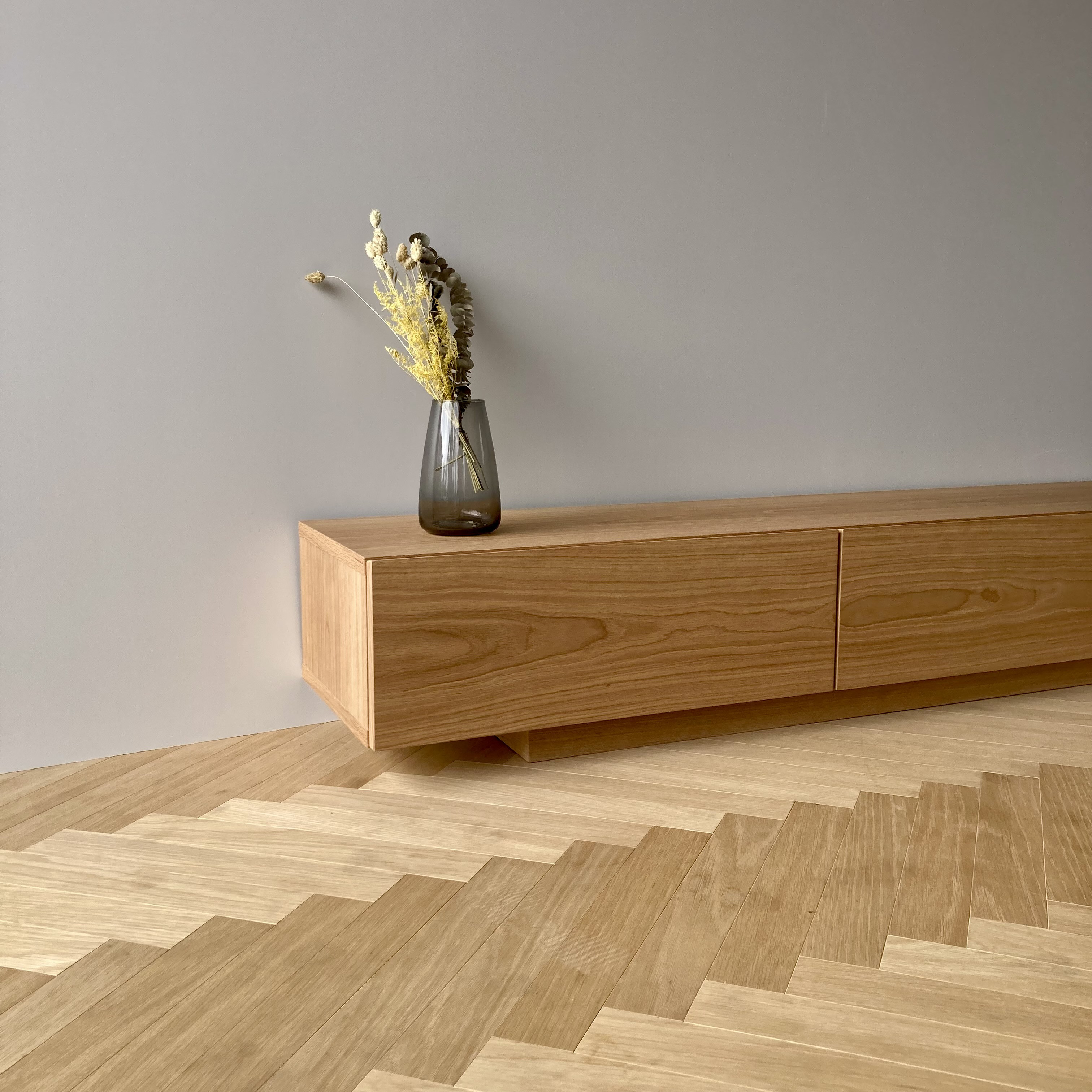 テレビボード　240cm  北欧　オーク　テレビ台　おしゃれ　無垢　突板　ローボード　台付き