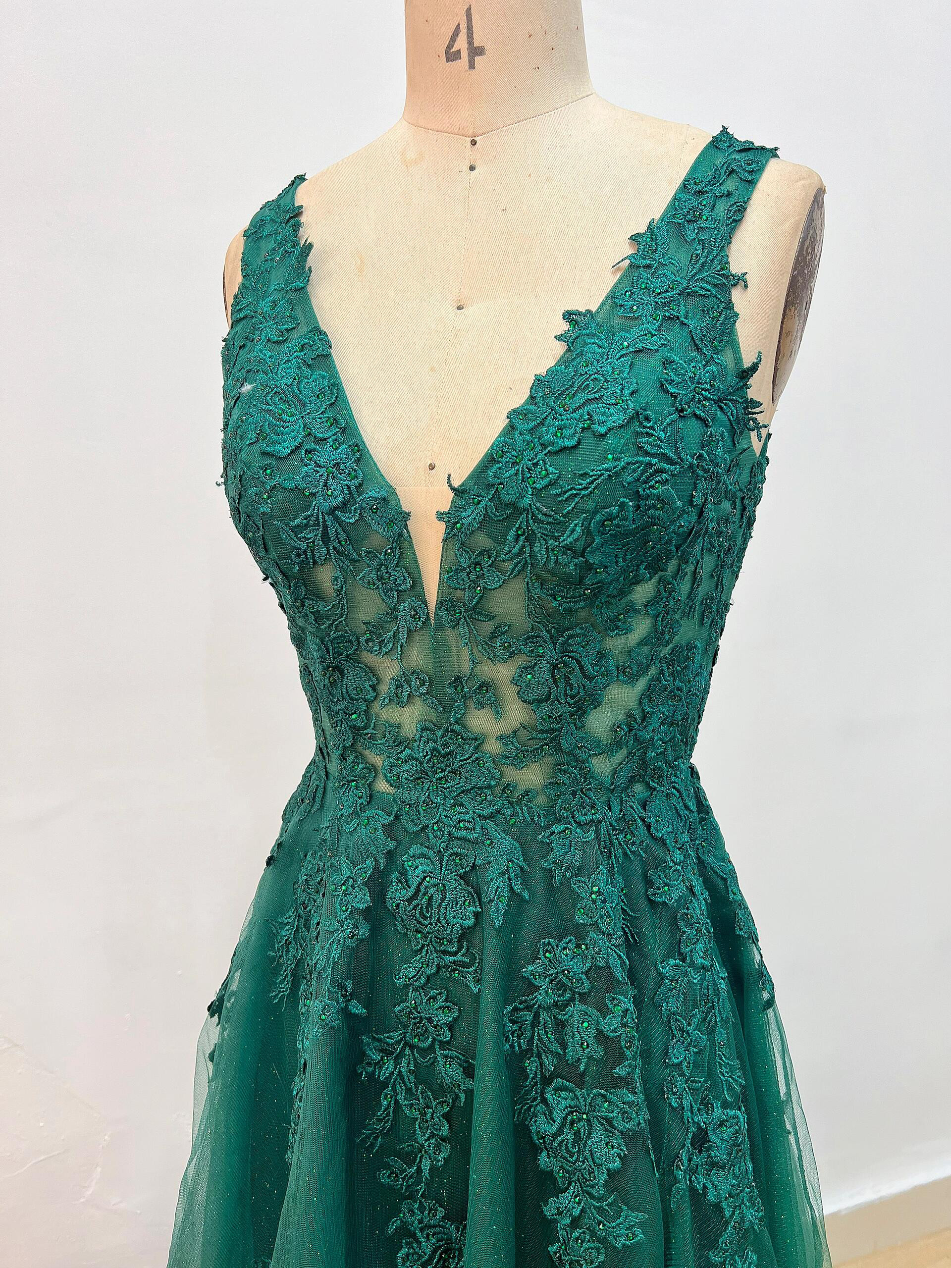 激安　小枝リーフ刺繍　イリュージョンネック　キラキラ　袖無し　深めなグリーン　チャック　ふわふわチュール　vネック　優雅