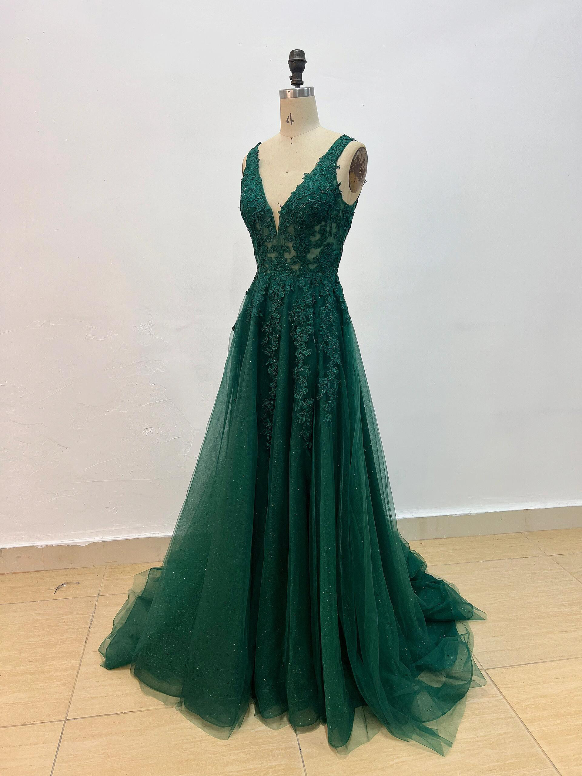 激安　小枝リーフ刺繍　イリュージョンネック　キラキラ　袖無し　深めなグリーン　チャック　ふわふわチュール　vネック　優雅