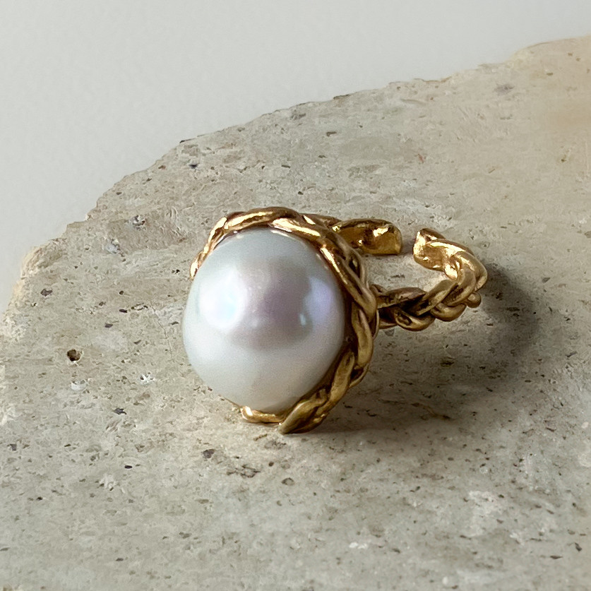 大粒パールの指輪｜華やかアンティークゴールド・フリーサイズ・一点物