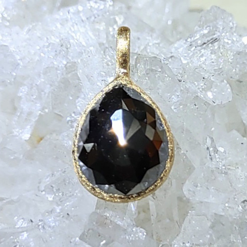 漆黒の世界』black diamond＊K18 top ペンダントトップ Roro