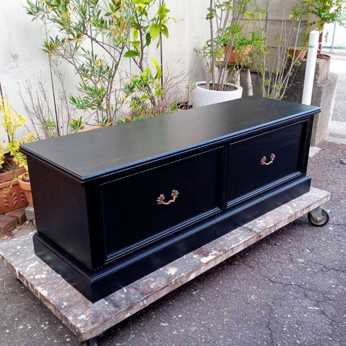 クラシックアンティーク調ローボード 大きな引き出しのテレビボード