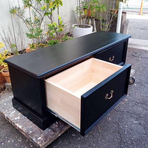 クラシックアンティーク調ローボード 大きな引き出しのテレビボード