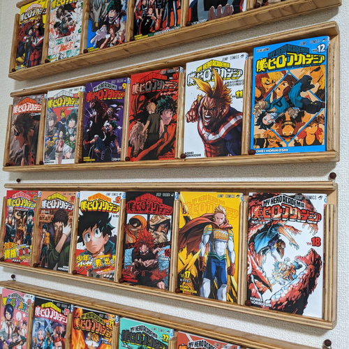 漫画の表紙を飾れる！】特製壁掛コミックラック マガジンラック マンガ