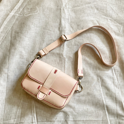 ヌメ革ショルダーバッグ クラッチバッグ アラスカレザー 本革 ハンドメイド手縫い ヌメ革ショルダーバッグ クラッチバッグ アラスカレザー 本革