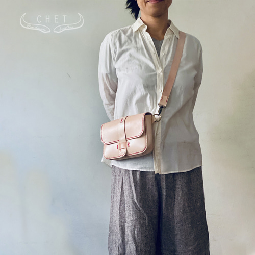 ヌメ革ショルダーバッグ クラッチバッグ アラスカレザー 本革 ハンドメイド手縫い ヌメ革ショルダーバッグ クラッチバッグ アラスカレザー 本革