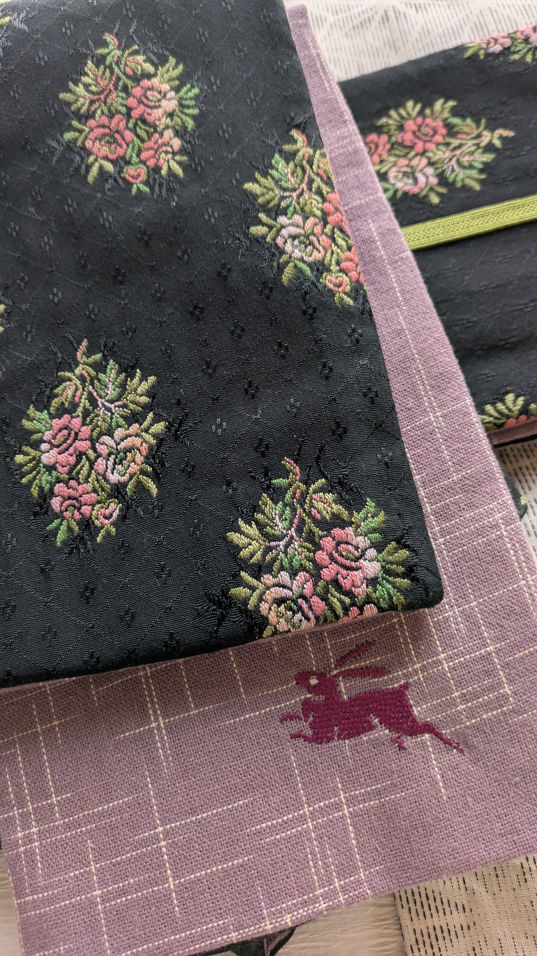 継ぎなし!! 高級生地✧ブーケ総柄✕跳ね兎 刺繍   リバーシブル半巾帯  季節を問わずカジュアル万能♪