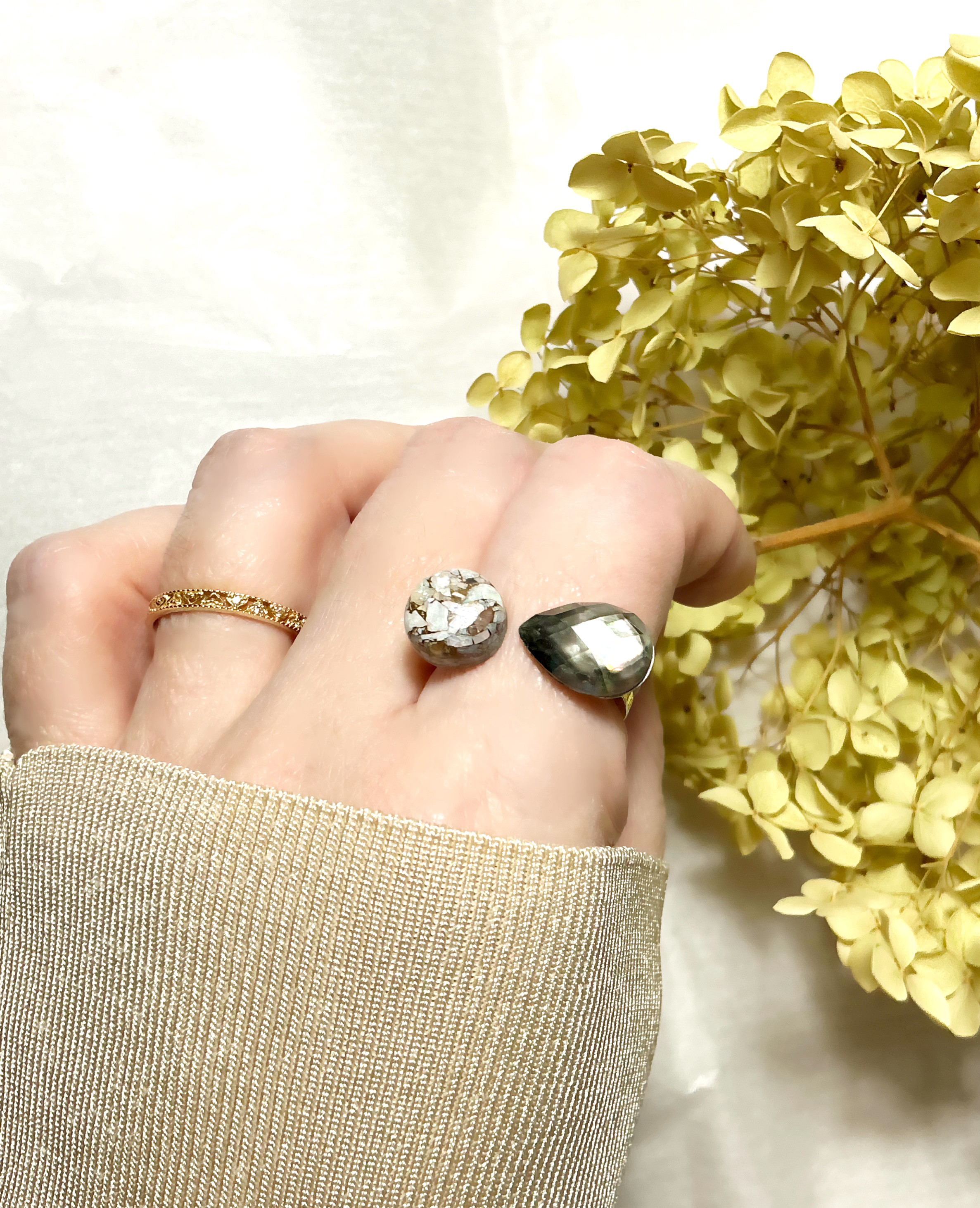 Op.30 《万能ベージュ》コッパーオパール＆ブラウンシェルクリスタル　フォークリング