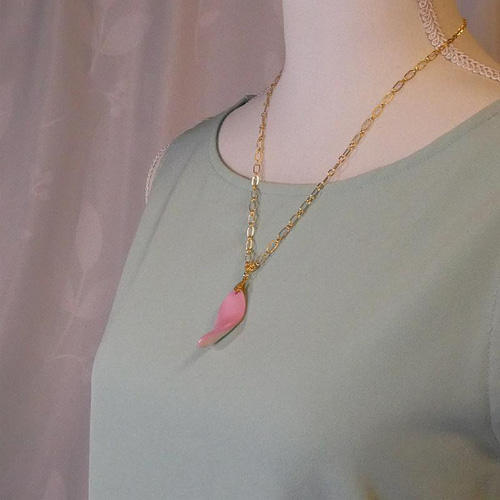 クィーンコンクシェル シンプルペンダント「花びら-4.」 天然