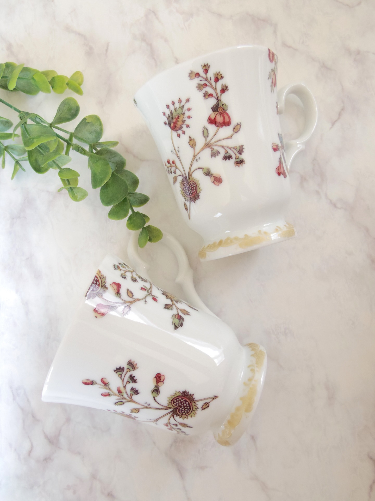 アールヌーボー風ペアのマグカップ　磁器　ポーセラーツ