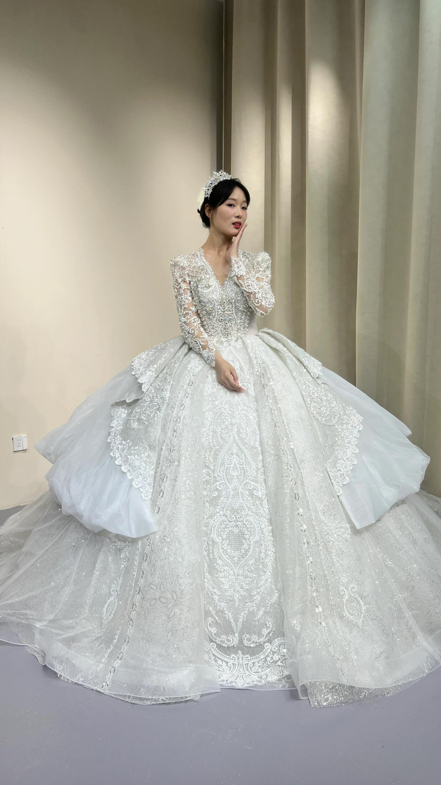 高評価続出　vネック　長袖　フランス風　上品　プリンセスライン　ボリューム　ふんわりチュール　編み上げ　サイズオーダー可