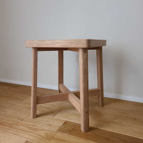 1点のみ】ひとつで足りる無垢の正方形スツール サイドテーブル ラワン