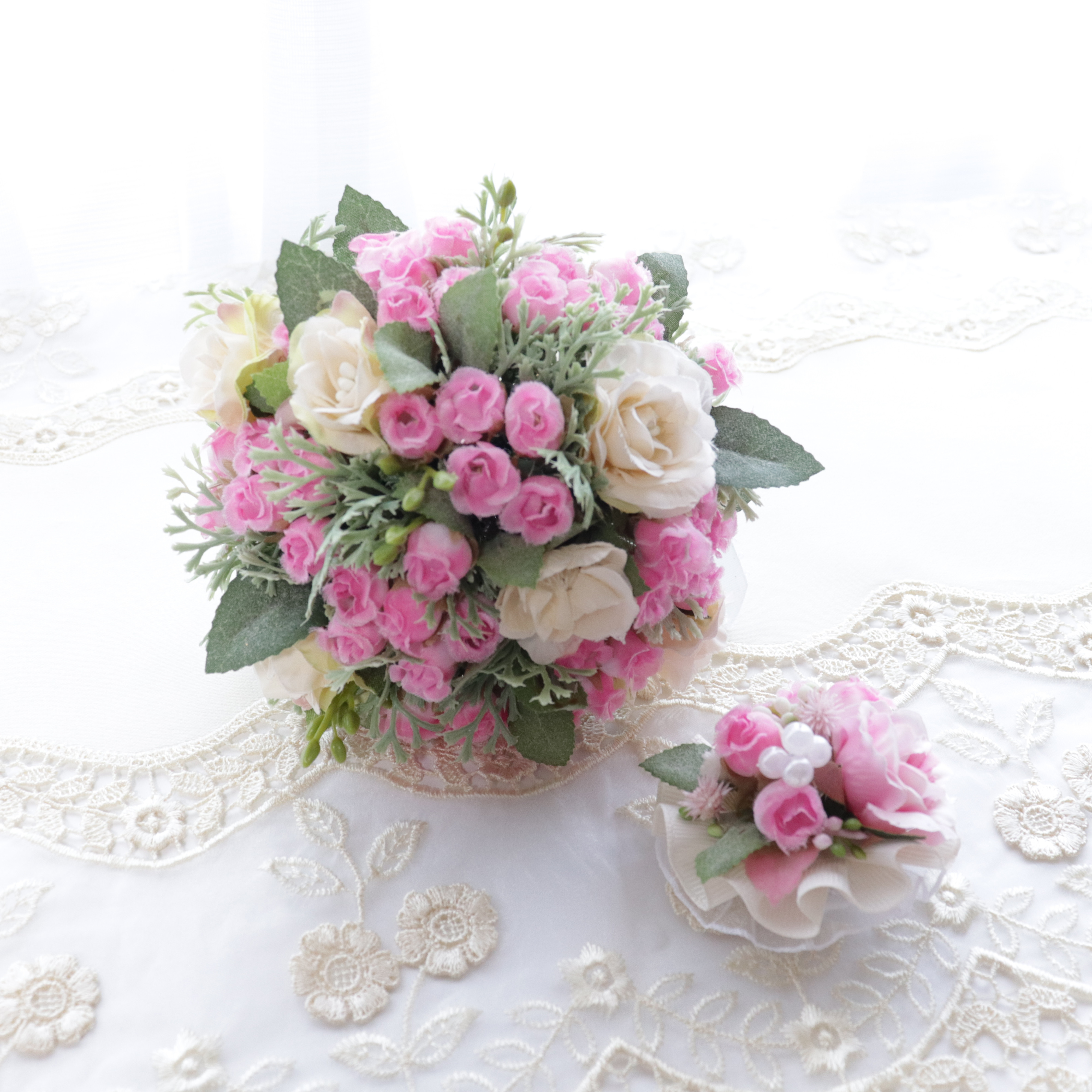 【送料込み】　ミニブーケ＆コサージュ　セット　ローズピンク（スタンド付）（北海道・沖縄のみ別途送料）