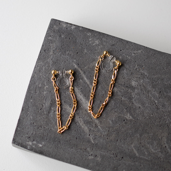 k18ヴィンテージ　華奢なフラットコネクトチェーンの揺れる耳飾り　14kgfピアス 6枚目の画像