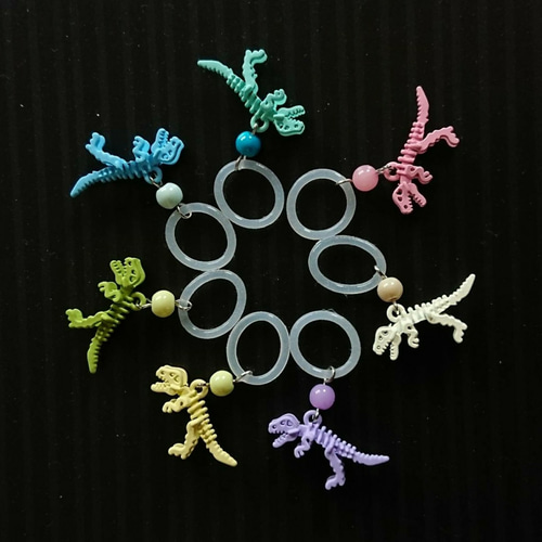 再販》【♡送料無料♡】【選べる7色】☆ほねほね恐竜☆ 恐竜の