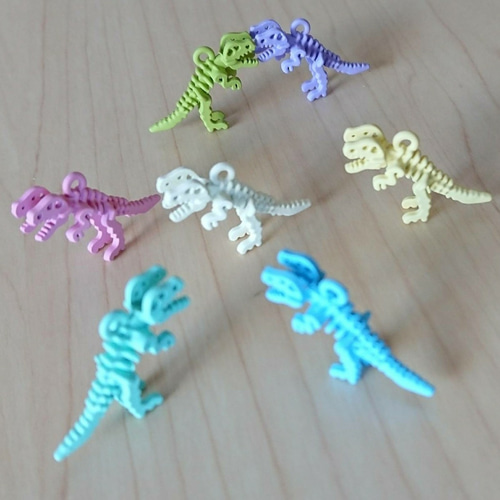 再販》【♡送料無料♡】【選べる7色】☆ほねほね恐竜☆ 恐竜の