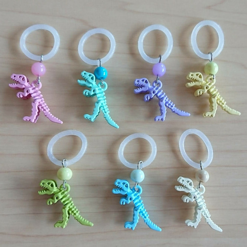 再販》【♡送料無料♡】【選べる7色】☆ほねほね恐竜☆ 恐竜の