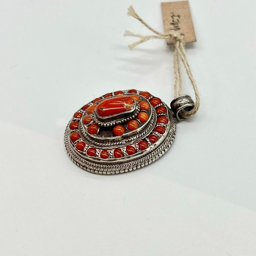 ペンダントトップ 山珊瑚 天然石 シルバー925 アンティークジュエリー ハンドメイド 重厚感 一点物 エスニック調