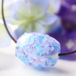 期間限定SALE☆紫陽花のとんぼ玉（ガラス玉）泡入り ネックレス