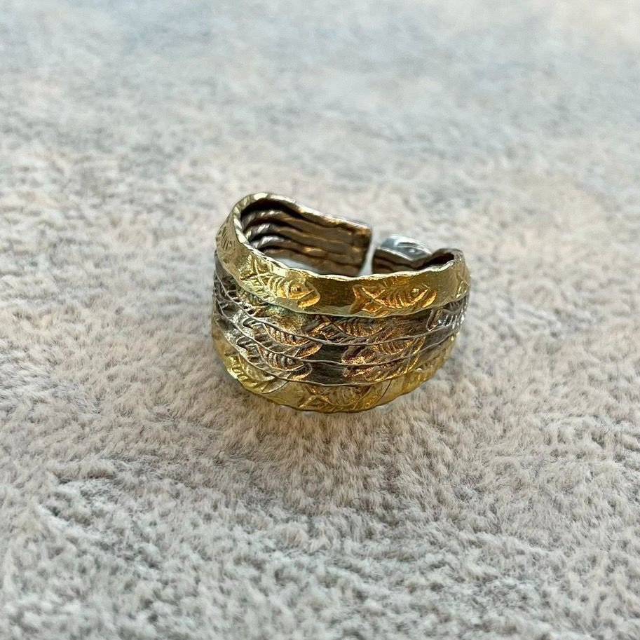 シルバーリング 魚モチーフ 16号 民族模様 ハンドメイド  エスニック調 ゴールドメッキ ツートーンカラー 一点物