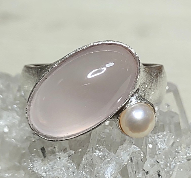 柔らかな光彩の指輪ﾛｰｽﾞｸｫｰﾂ