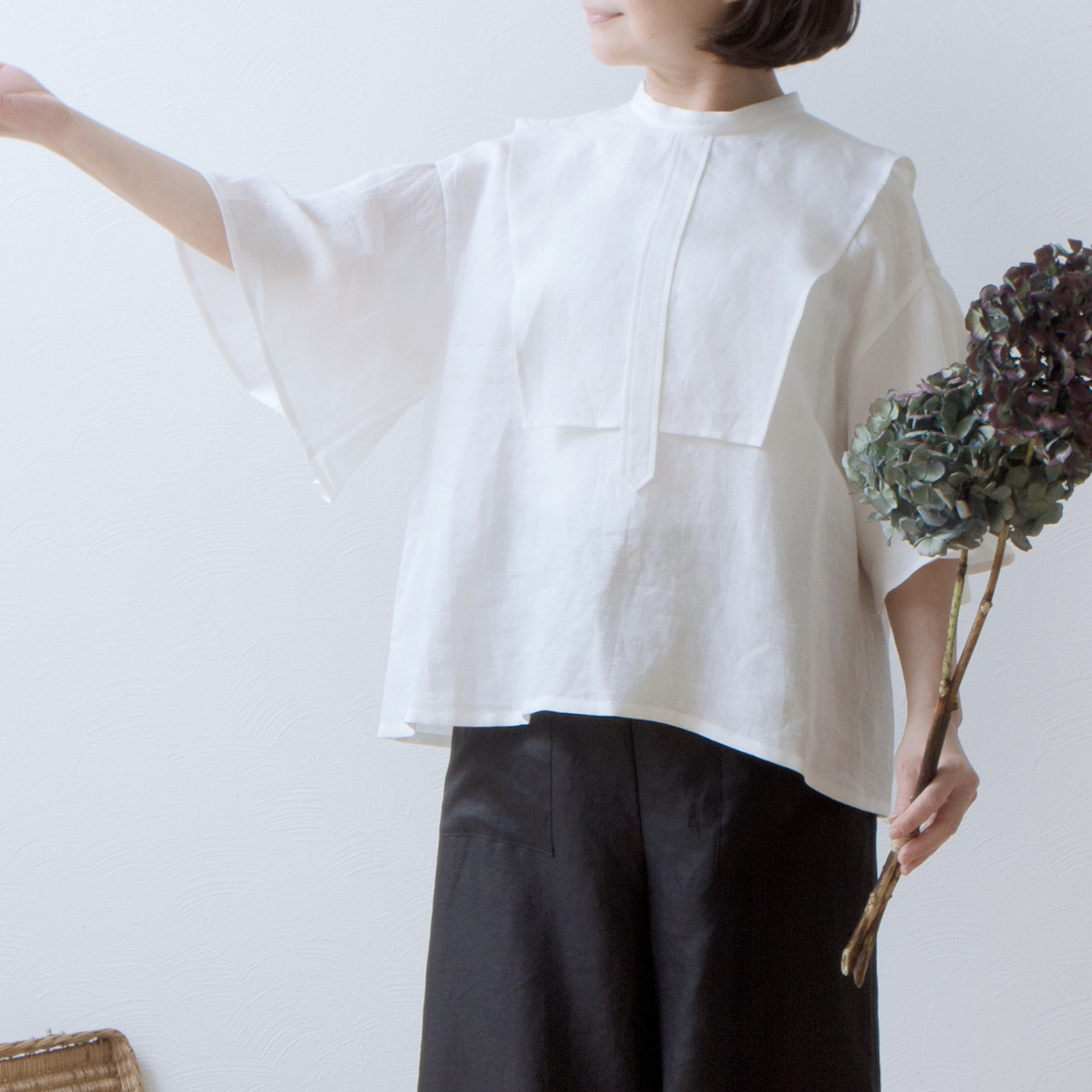 ヨークレイヤーフレアハーフスリーブリネンブラウス/オフホワイト