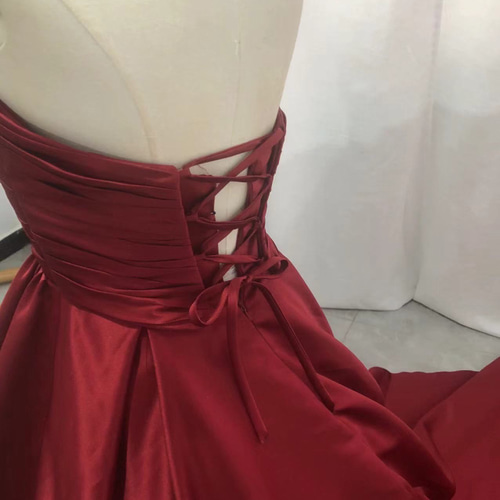 カラードレス ボルドー色 ベアトップ 光沢サテン ロングトレーン  