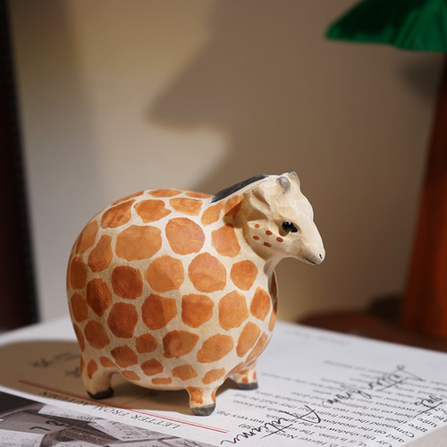 キリン 手作りの木彫り キリン オフィスの机の小物 置物 プレゼント