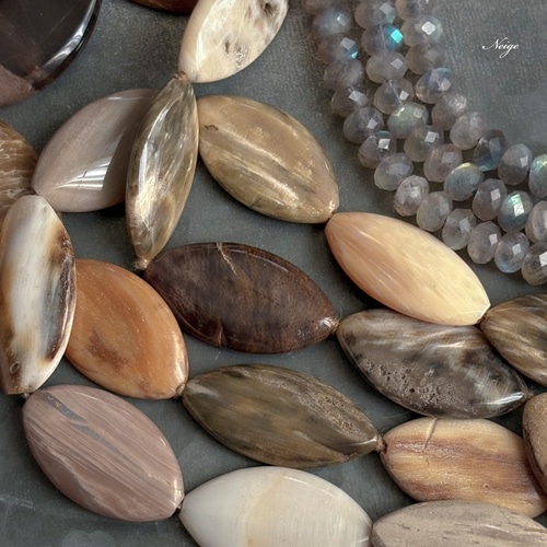 ペトリファイドウッド(珪化石) 縦穴マーキス 2粒 天然石パーツ販売