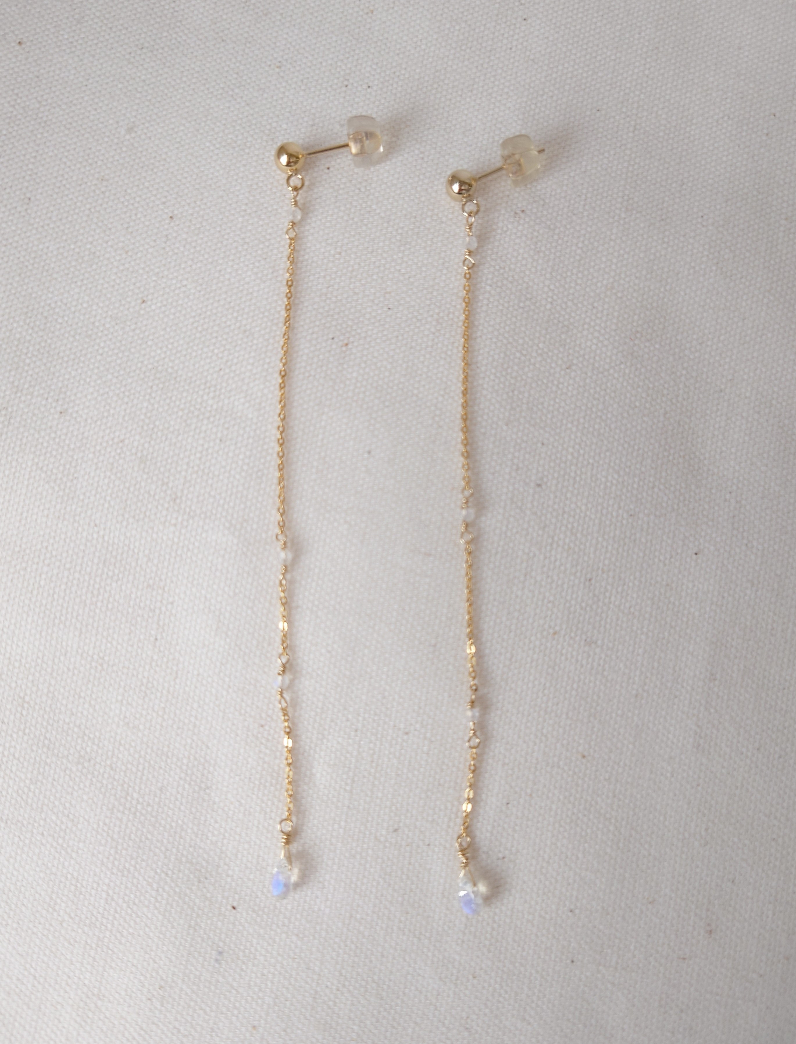 【14kgf】月の光ブルームーンストーンの華奢ロングピアス