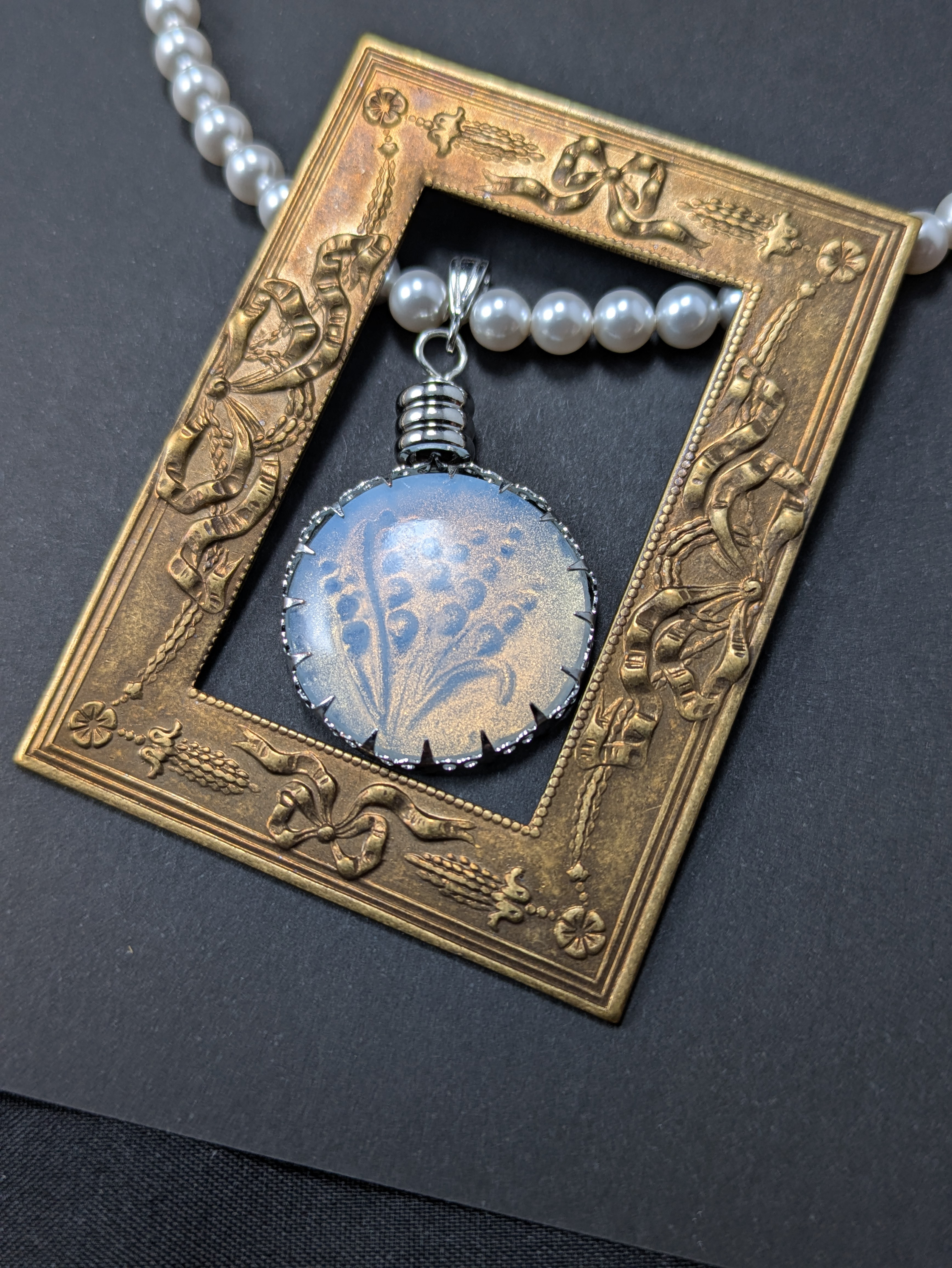 ヴィンテージ〜アンティークオパールガラスインタリオのフラワーネックレス 7,800円