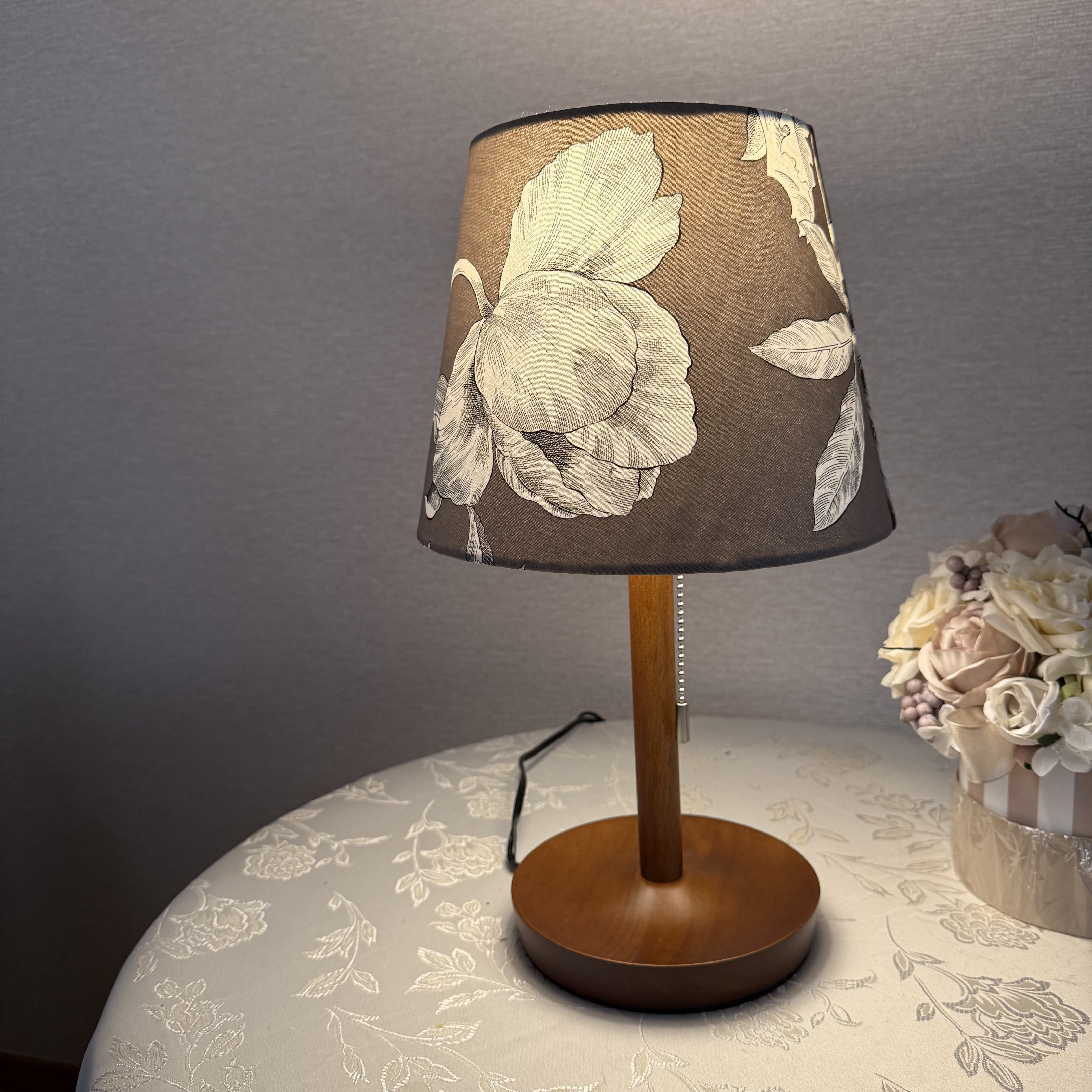 雰囲気のあるテーブルスタンド.....LEDライト付き