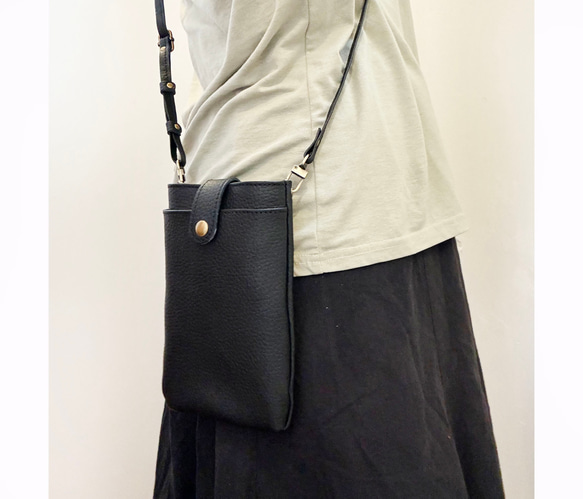 ★期間限定700円オフ★ ライトグレージュの馬革スマホポシェット　防水レザー　軽くて柔らか馬革使用 10枚目の画像