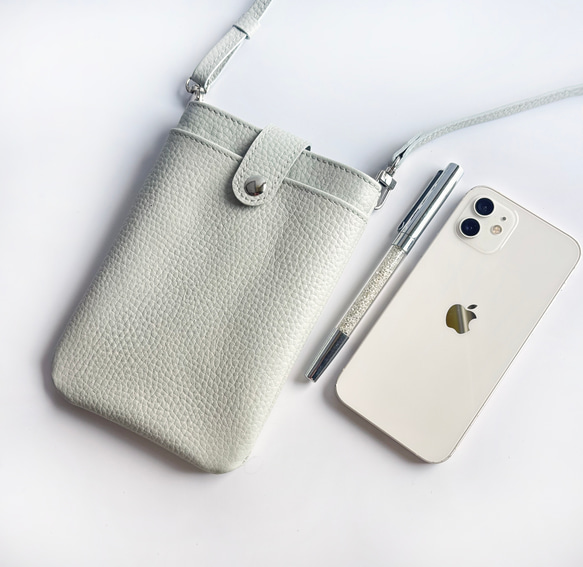★期間限定700円オフ★ ライトグレージュの馬革スマホポシェット　防水レザー　軽くて柔らか馬革使用 5枚目の画像