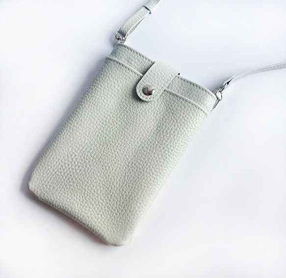 ★期間限定700円オフ★ ライトグレージュの馬革スマホポシェット　防水レザー　軽くて柔らか馬革使用 2枚目の画像