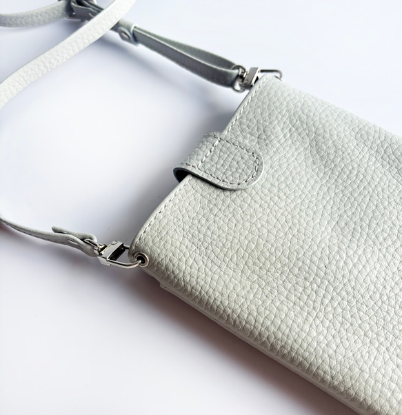 ★期間限定700円オフ★ ライトグレージュの馬革スマホポシェット　防水レザー　軽くて柔らか馬革使用 6枚目の画像