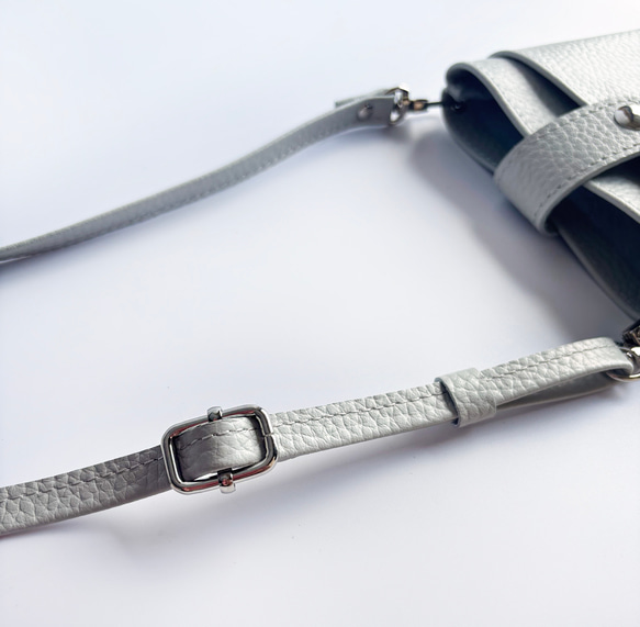 ★期間限定700円オフ★ ライトグレージュの馬革スマホポシェット　防水レザー　軽くて柔らか馬革使用 7枚目の画像