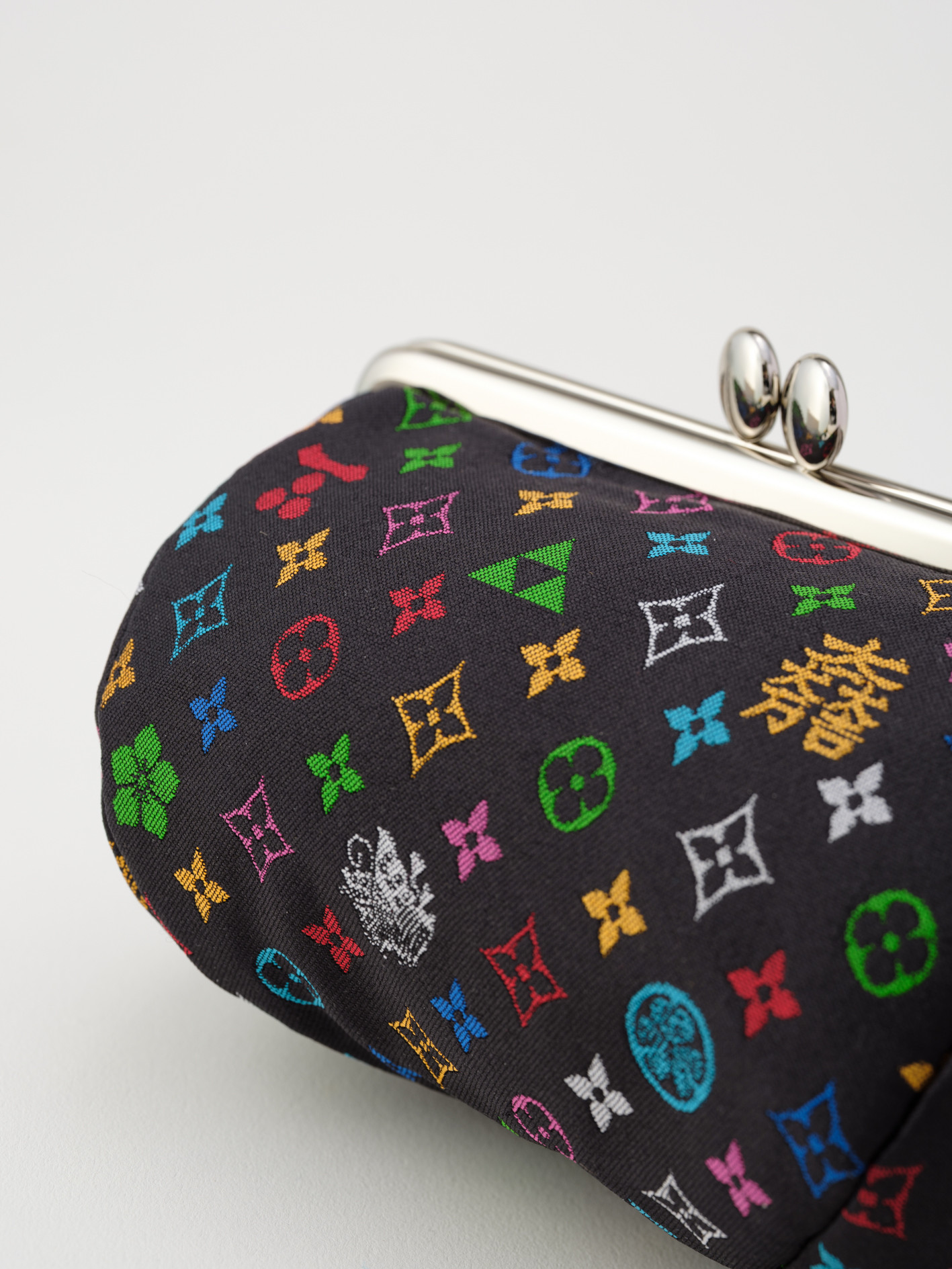 コロリンポーチ　モノグラム柄(黒色)