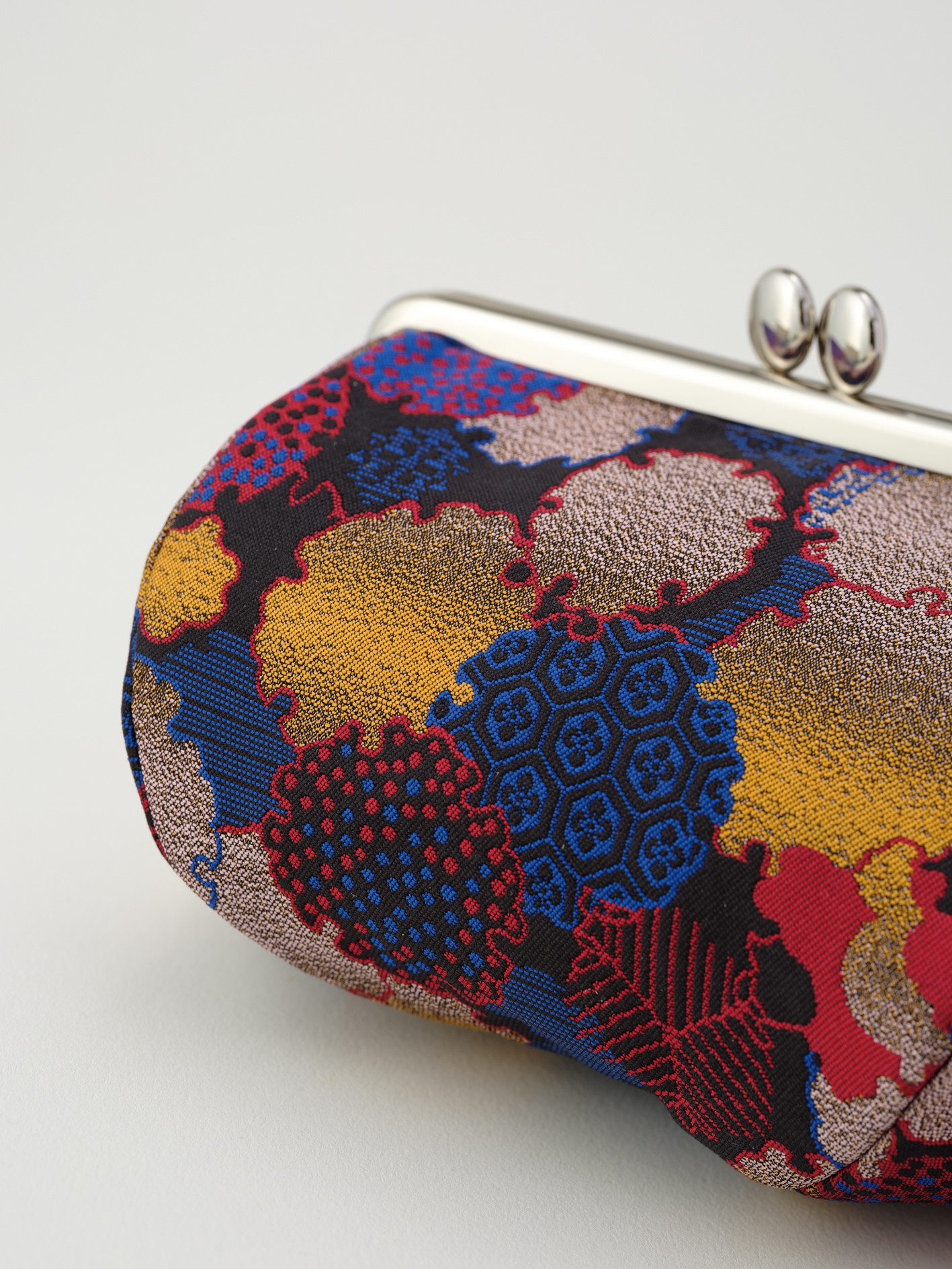 コロリンポーチ　小紋柄(黒色)