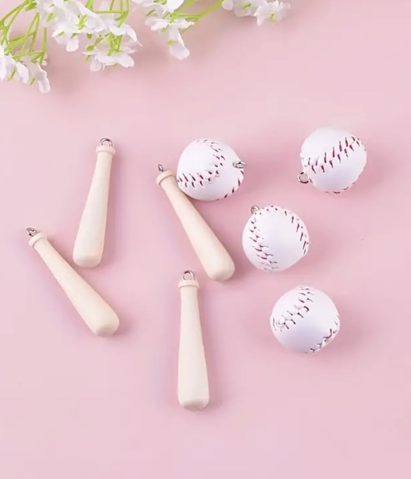 【各１個】バット ボール ハンドメイド 野球 アクセサリー チャーム 1枚目の画像