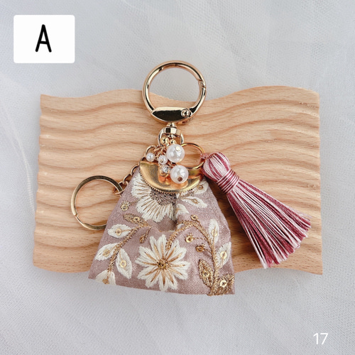 【akemi様お取り置き】インド刺繍リボン　キーホルダーNo.141 ⑅インド刺繍リボン⑅キーホルダー キーホルダー hanyuka handmade