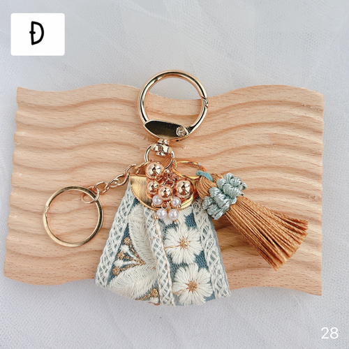 «779»◤完売◢インド刺繍リボンキーホルダー*国産コットンパール*ビジュー* 完売分再販☆インド刺繍リボンのキーホルダー・バッグチャーム