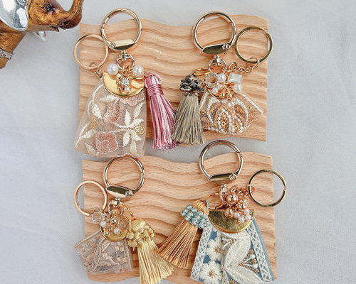 ⑅インド刺繍リボン⑅キーホルダー キーホルダー hanyuka