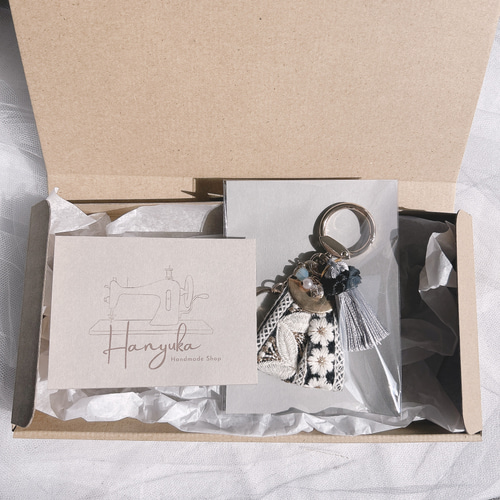 【akemi様お取り置き】インド刺繍リボン　キーホルダーNo.141 akemi様お取り置き】インド刺繍リボン キーホルダーNo.141 akemi 様お