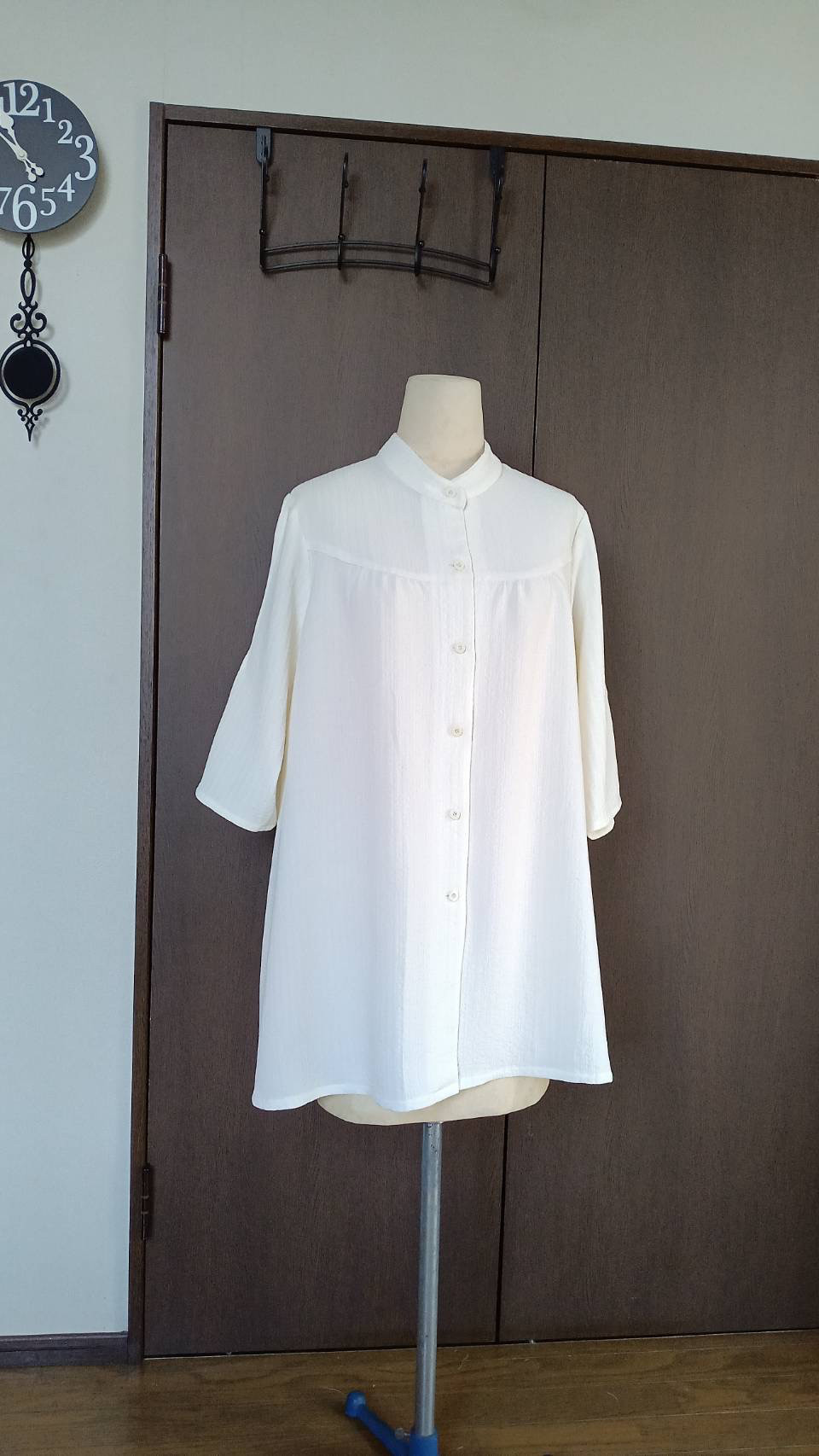 リネンの袖タック入りチュニック