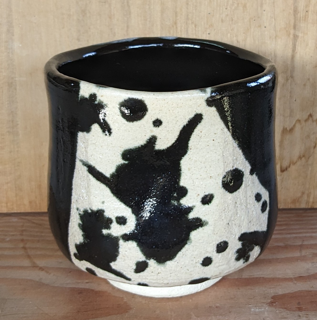 黒織部湯吞 献上窯元陽山窯 [全国送料無料] 手作りの一品物! 焼酎! 斬新! 幾何文様!