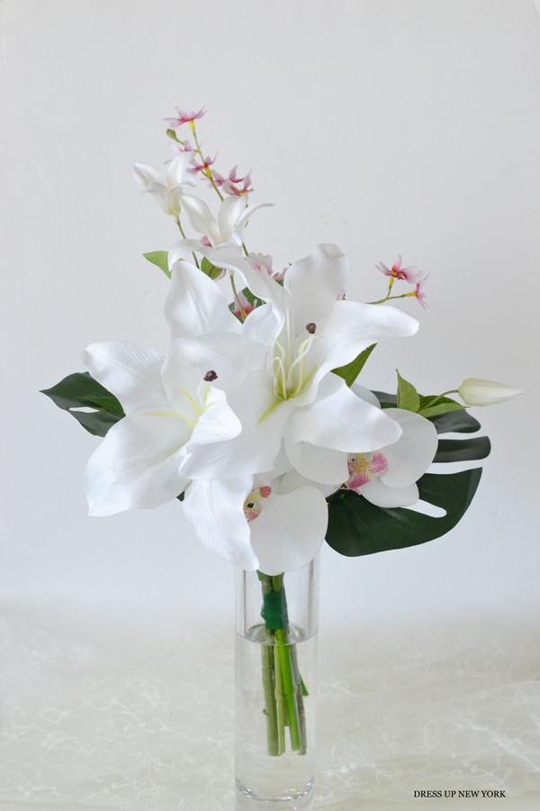 ゆりと胡蝶蘭のウォーターアレンジ