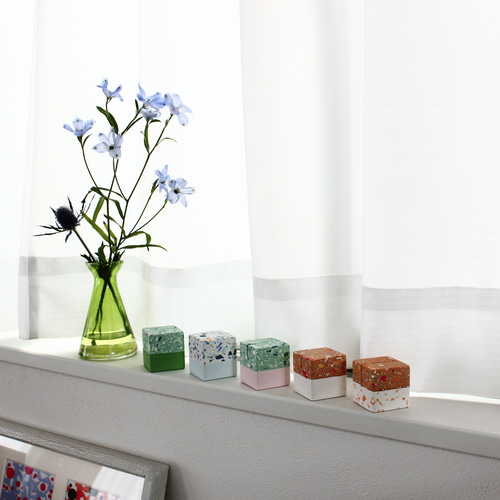 ジェスモナイトのキューブ型カードスタンド【全5色】 その他雑貨 Risa